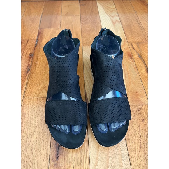 Eileen Fisher Kes 2 Perforated Leather Wedge Sandals Size 8.5 Black GUC - Picture 2 of 9